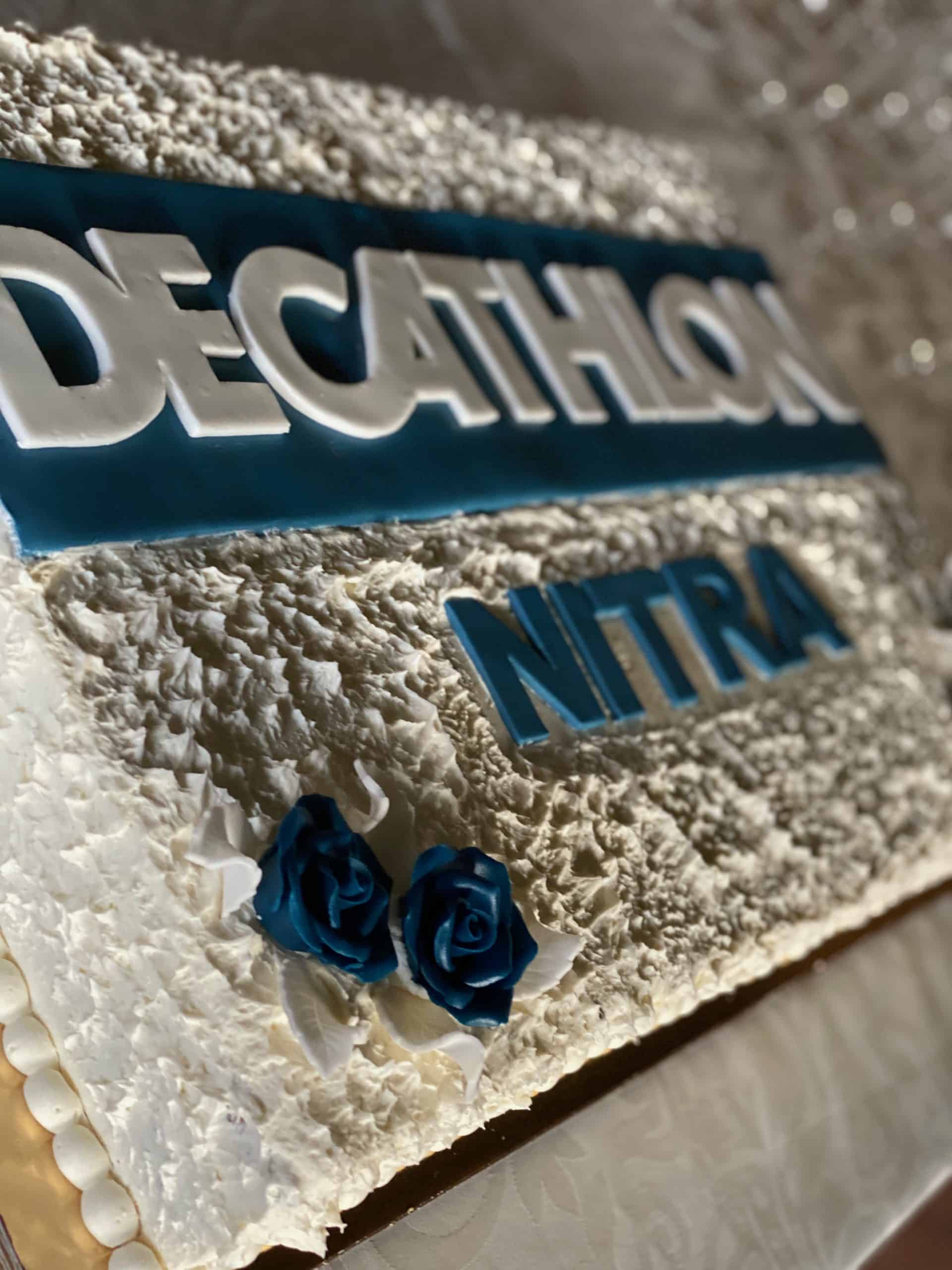 Firemná torta Decathlon z Ružovej cukrárne Nitra