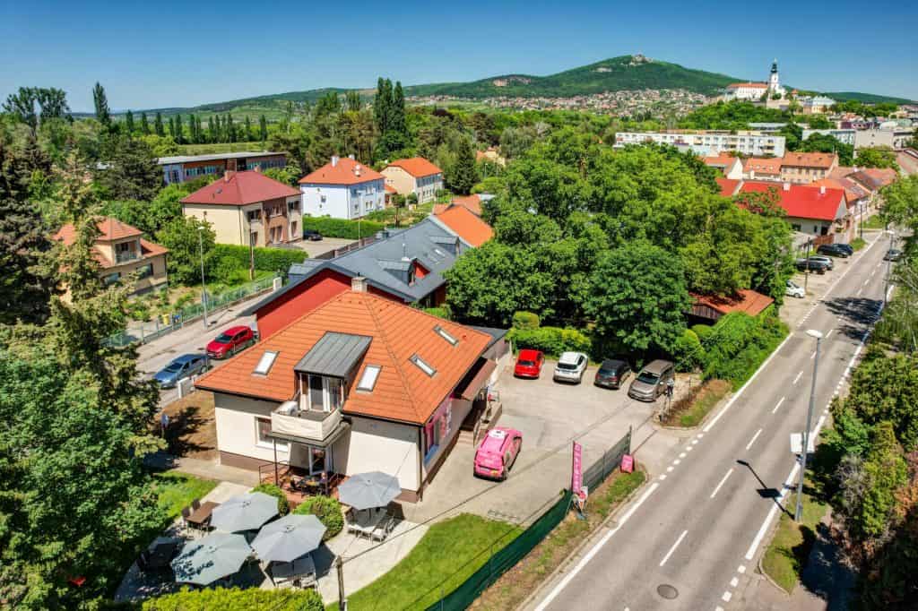 Ružová cukráreň. Janka Kráľa 43, Nitra